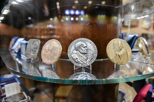 Monety jako pamiątka z podróży: Osobista historia w metalu